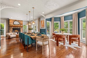 Dining - Booking Fast!! Pool, Pickleball, Multisport Simulator, Theater Golf| Sleeps 22 (Candler)