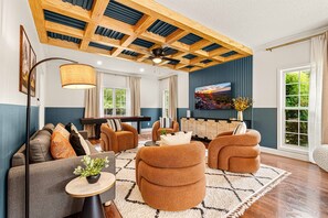 Interior - Booking Fast!! Pool, Pickleball, Multisport Simulator, Theater Golf| Sleeps 22 (Candler)