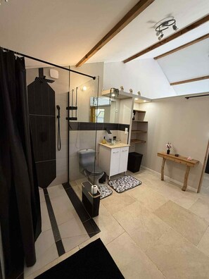 Dusche, Handtücher, Seife, Toilettenpapier