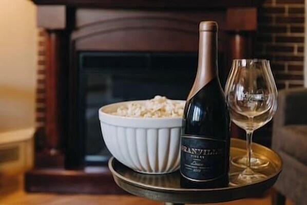 Interior - Family/Pet Friendly Craftsman (Newberg)