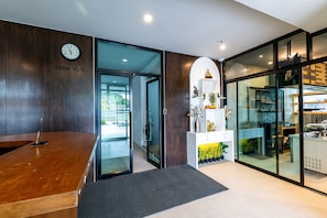Quầy tiếp tân