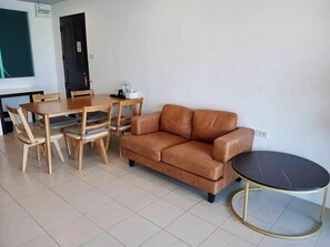 Deluxe Suite | Living area
