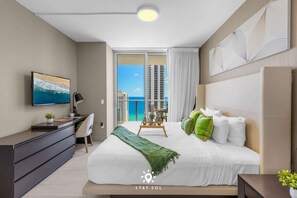 2 bedrooms, desk, iron/ironing board, travel crib - Luxury 2BR Apt With Ocean View, Pool & Amenities (Hollywood)