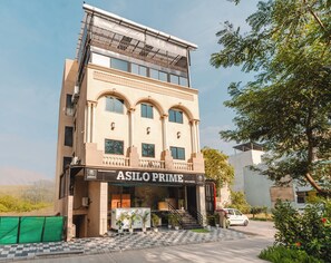 Front of property - Travinities Hotel Asilo Prime (Indore)