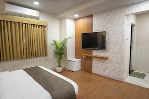 Luxury Double Room, Garden View | Free WiFi