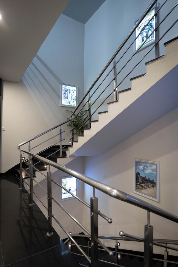 Lobby - Travinities Hotel Asilo Prime (Indore)