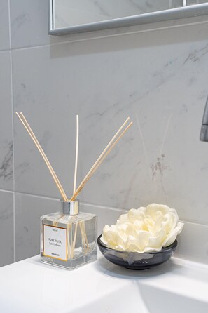 Dusche, Haartrockner, Handtücher