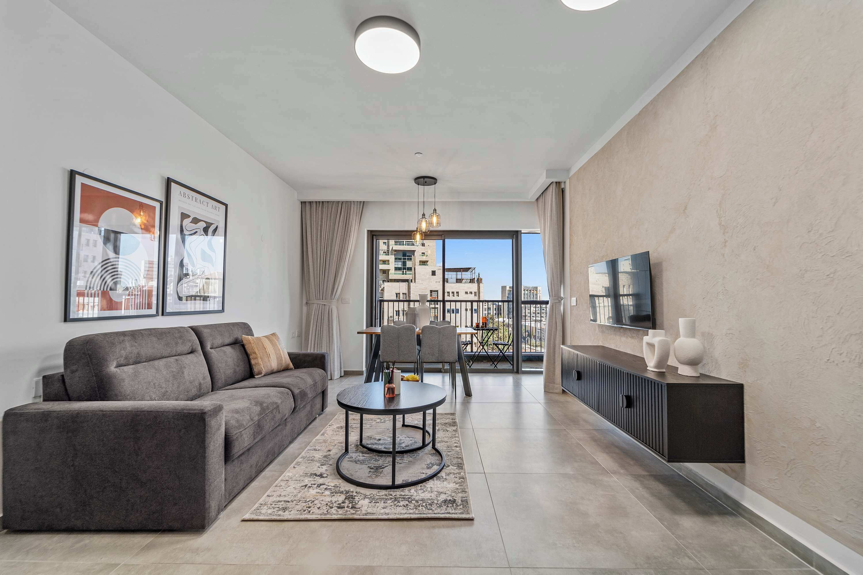 Televisión y oficina 