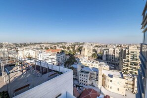 Property grounds - 1 Bedroom Savyon View - Isrentals (Jerusalem)