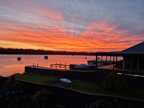 Direct water front 3 meters from Lake.
Your own private balcony overlooking Lake