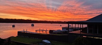 Direct water front 3 meters from Lake.
Your own private balcony overlooking Lake