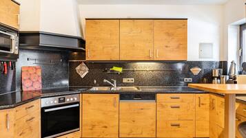 KylskÄp, mikrovÄgsugn, ugn och spishÀll