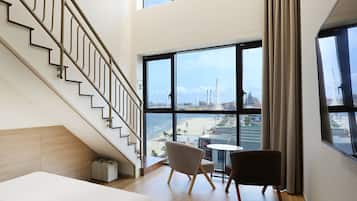 Decoración personalizada, muebles diferentes y wifi gratis