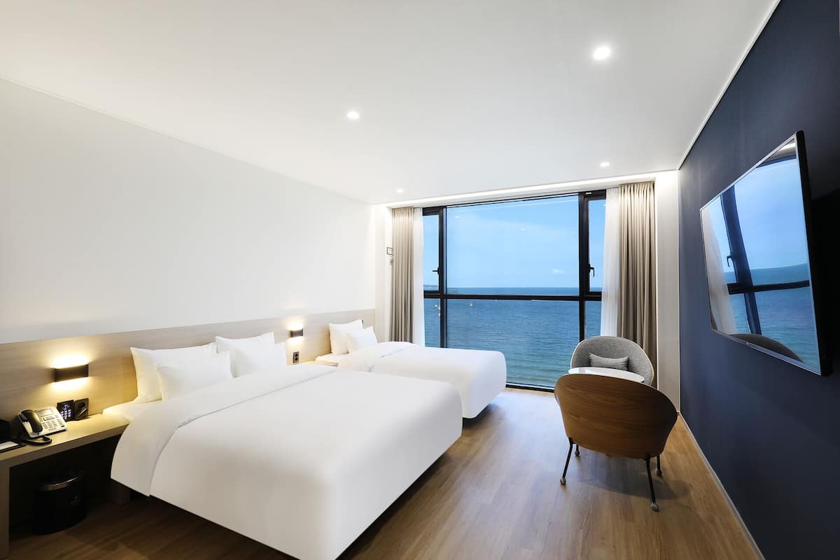 Ocean Twin | Individually decorated, individually furnished, free WiFi, bed sheets