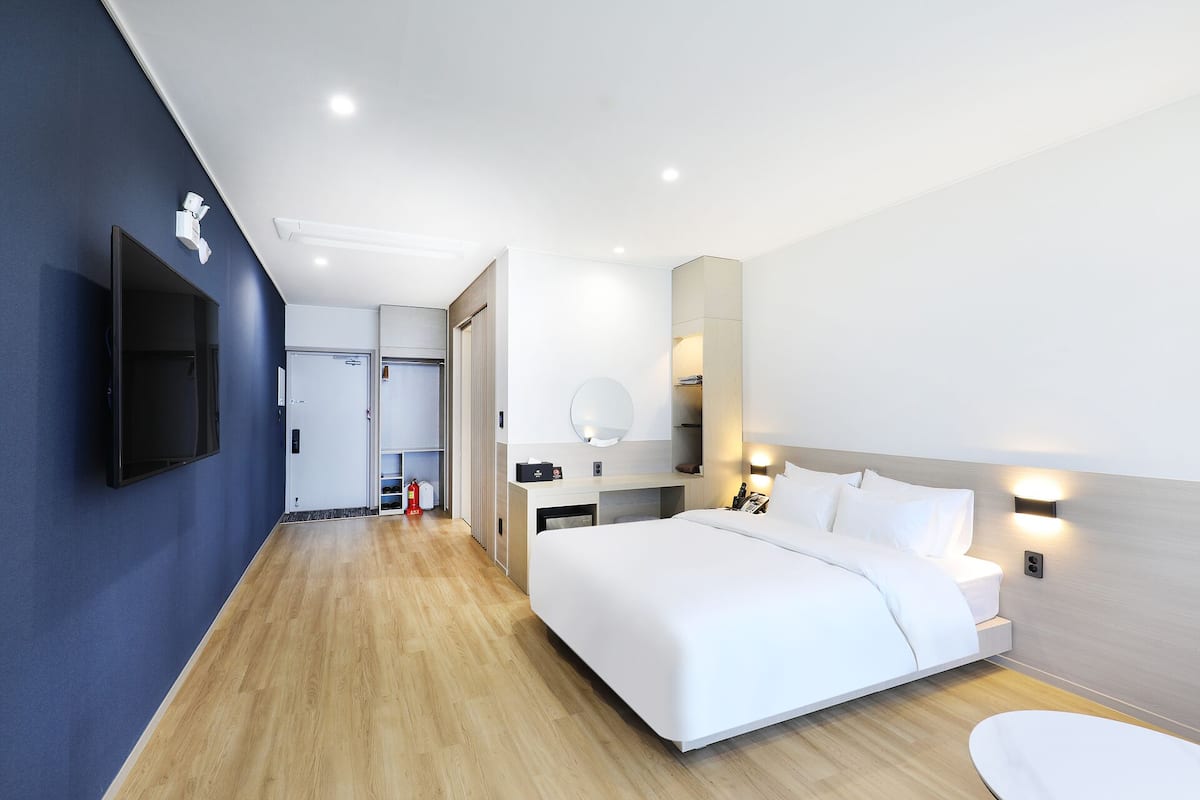 Ocean Double | Individually decorated, individually furnished, free WiFi, bed sheets