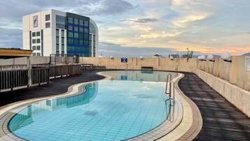 Kolam renang terbuka