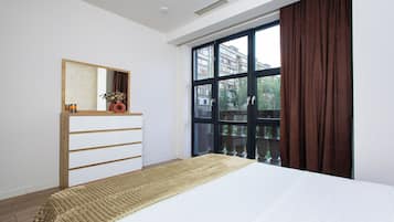 Comfort Studio Suite, Balcony | Blackout curtains, iron/ironing board, free WiFi
