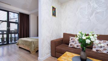 Suite estudio Confort, balcón | Cortinas blackout, tabla de planchar con plancha y wifi gratis
