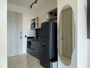 Fridge, microwave, stovetop, coffee/tea maker