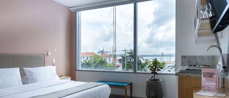 3 habitaciones, tabla de planchar con plancha, wifi y ropa de cama