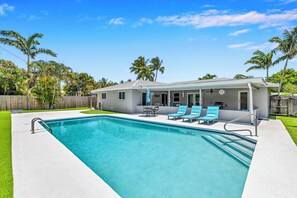 Outdoor pool - Dream 3/2 Tropical Pool House East Boyton - Near The Beach And Atlantic Avenue (Boynton Beach)