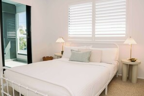 6 habitaciones, escritorio y tabla de planchar con plancha 