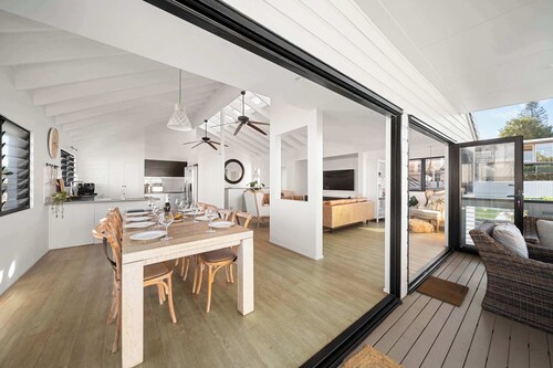 Moffat Beach Abode - Dog-friendly Escape by the Sea