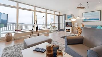 Fernseher, Kamin, Tischtennisplatte