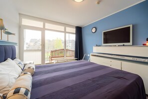 1 bedroom, WiFi, bed sheets - Apartment 'Delf Inn' with Lake View, Balcony, and Wi-Fi (Bad Zwischenahn)