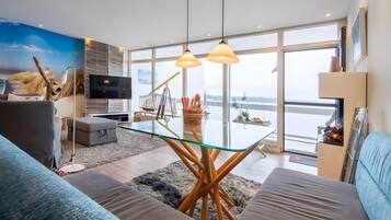 Fernseher, Kamin, Tischtennisplatte