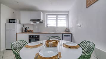 Micro-ondes, four, plaque de cuisson, lave-vaisselle