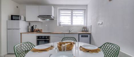 Mikrowelle, Ofen, Herdplatte, Geschirrspüler