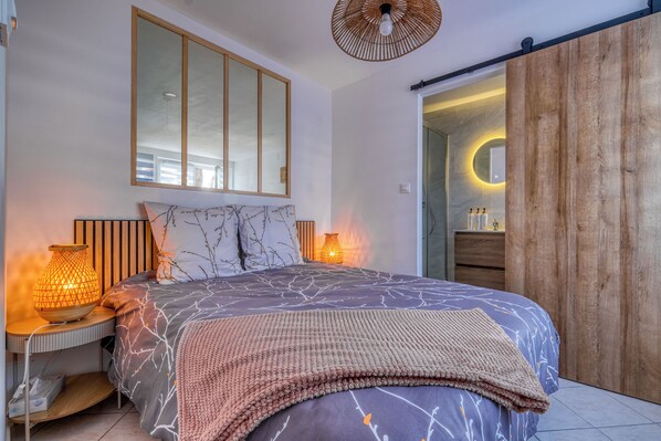 1 bedroom, iron/ironing board, internet, bed sheets