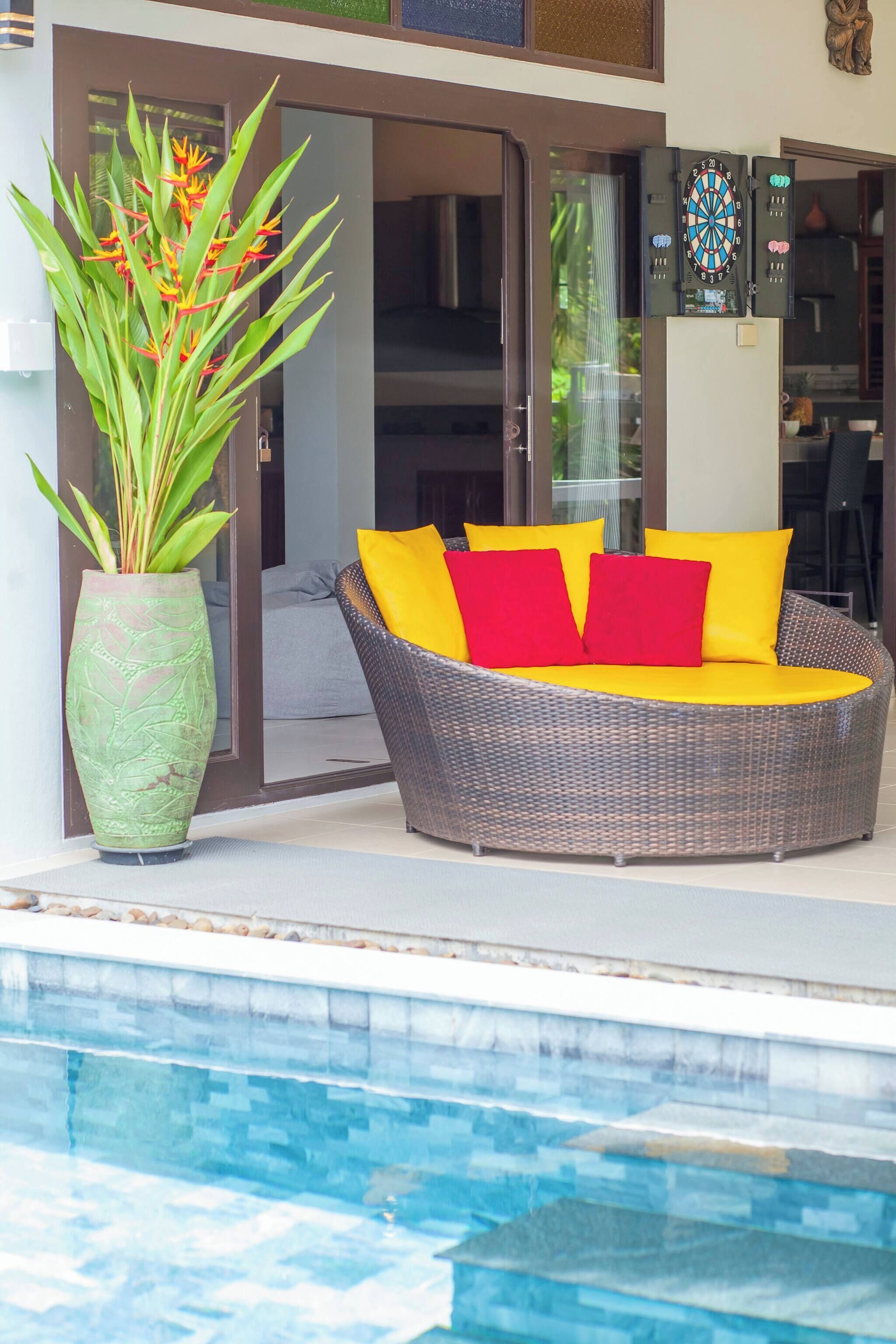 Villa, 3 Bedrooms, Smoking, Private Pool | Living room | Books