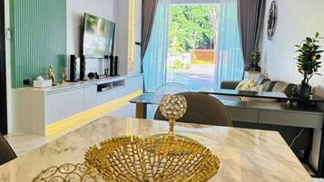 Villa, 5 Bedrooms, Accessible, Smoking | Dining room