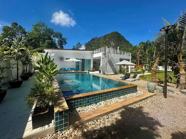 Villa, 5 chambres, accessible aux personnes à mobilité réduite, fumeurs | Piscine | Piscine extérieure