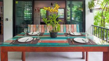 House, 2 Bedrooms, Smoking, Balcony | Dining room