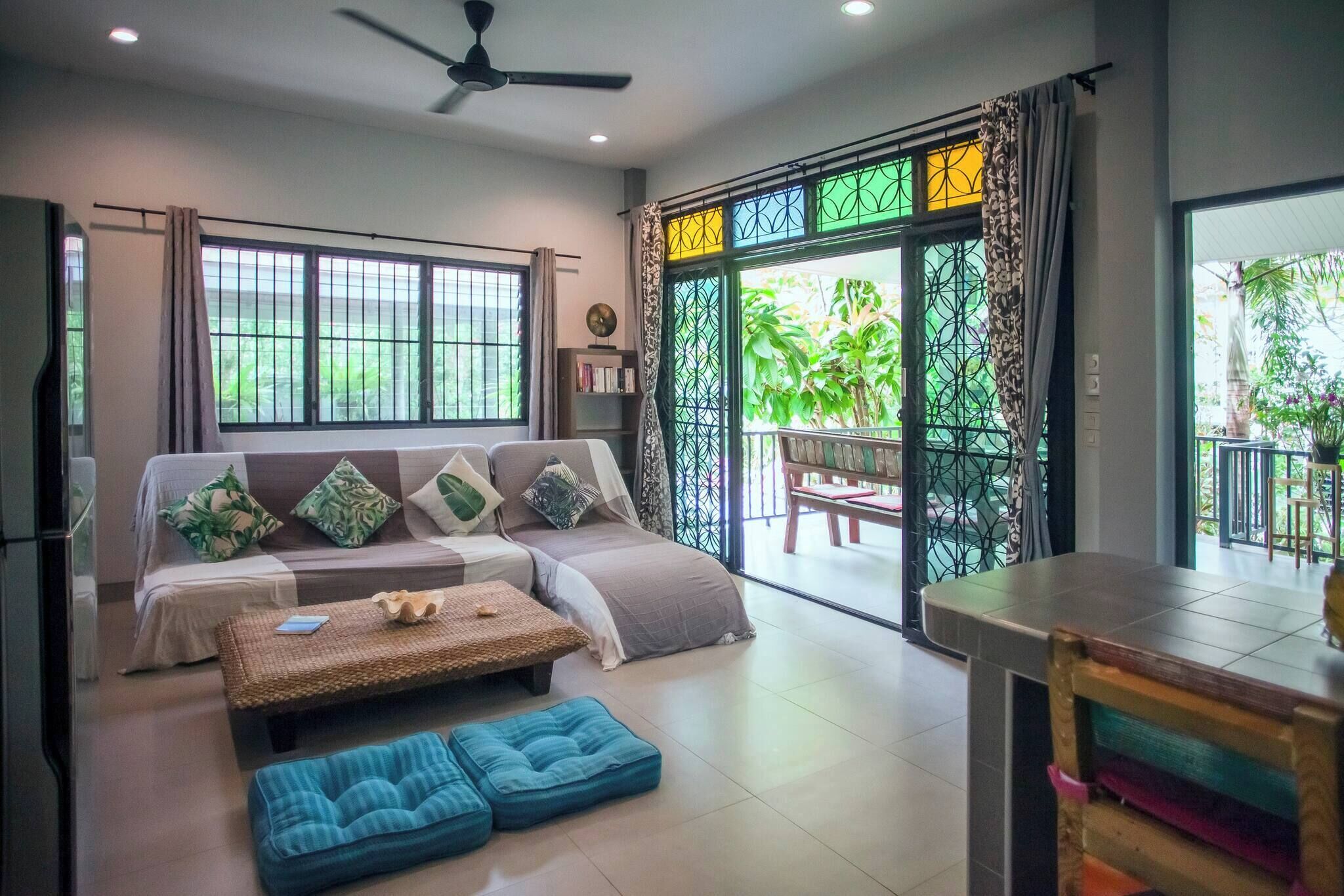 บ้านพัก, 2 ห้องนอน, สูบบุหรี่ได้, ระเบียง | ห้องนั่งเล่น | หนังสือ