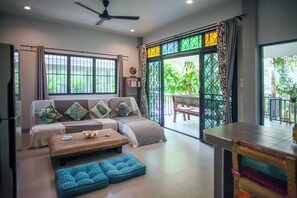 House, 2 Bedrooms, Smoking, Balcony | Living room | Books - Jaccuzi House 5 pl 200 m From a Beautiful Beach (Krabi)