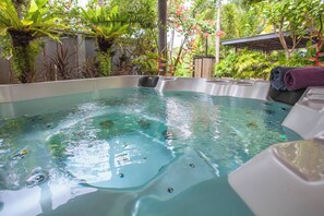 House, 2 Bedrooms, Smoking, Balcony | Outdoor spa tub