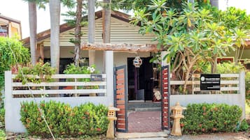 Nhà, 2 phòng ngủ, hút thuốc, ban công | Ngoại thất