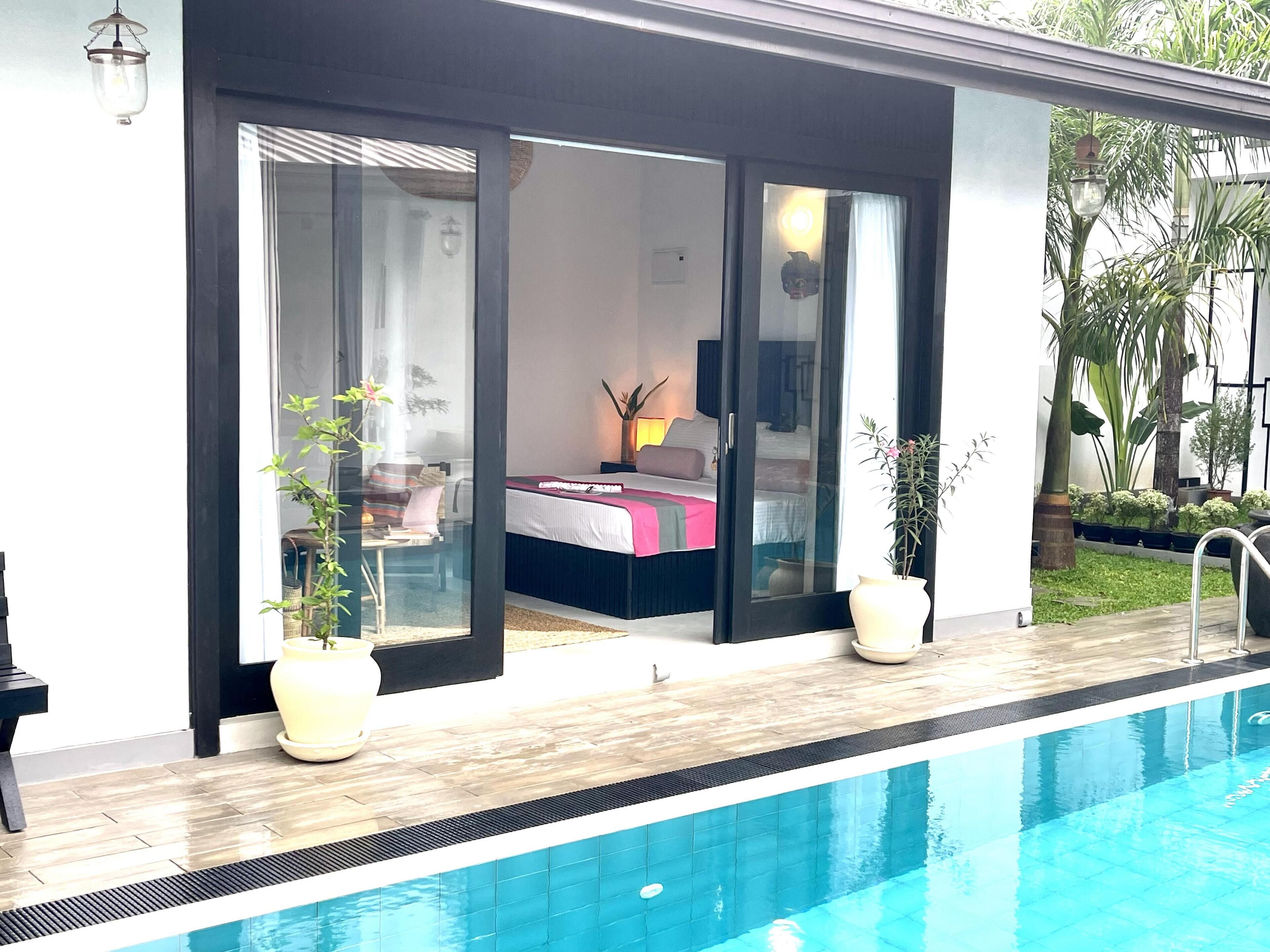 Chambre Double Deluxe, vue piscine | Coffres-forts dans les chambres, rideaux occultants