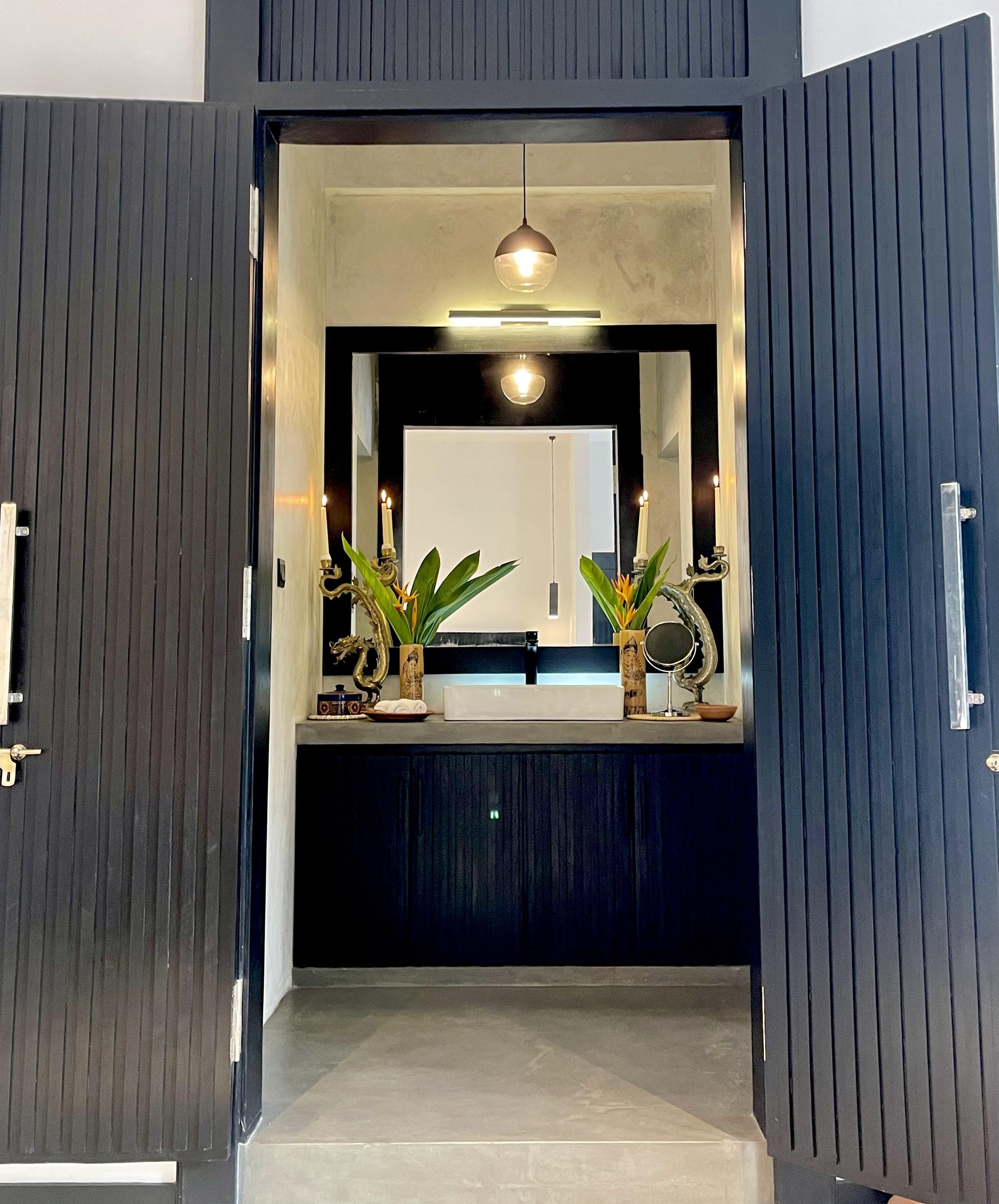 Superior Double Room, Pool View | Bathroom sink