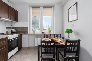 Apartment, 2 Bedrooms, Balcony, City View | Private kitchen