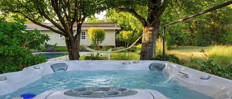 Tina de hidromasaje al aire libre