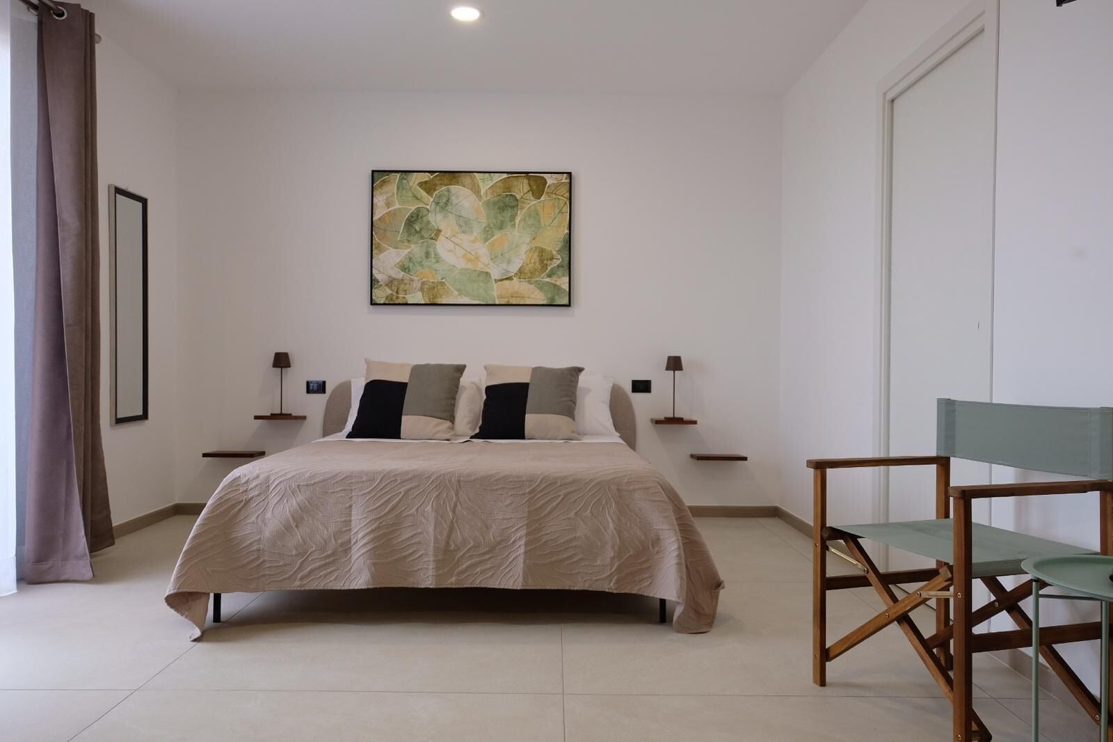 Suite familiare, balcone | Una cassaforte in camera, una scrivania, Wi-Fi gratuito