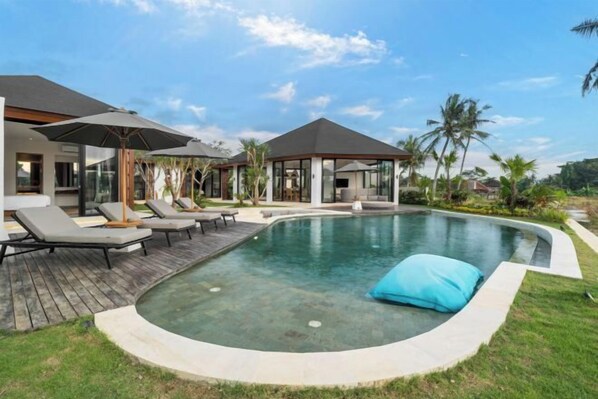 Alberca al aire libre