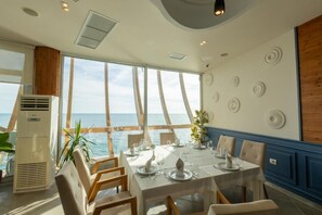 Dining - Pleasant hotel room with stunning view in Durrës (Durrës)