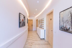 Interior - Pleasant hotel room with stunning view in Durrës (Durrës)