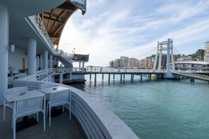 Outdoor dining - Pleasant hotel room with stunning view in Durrës (Durrës)